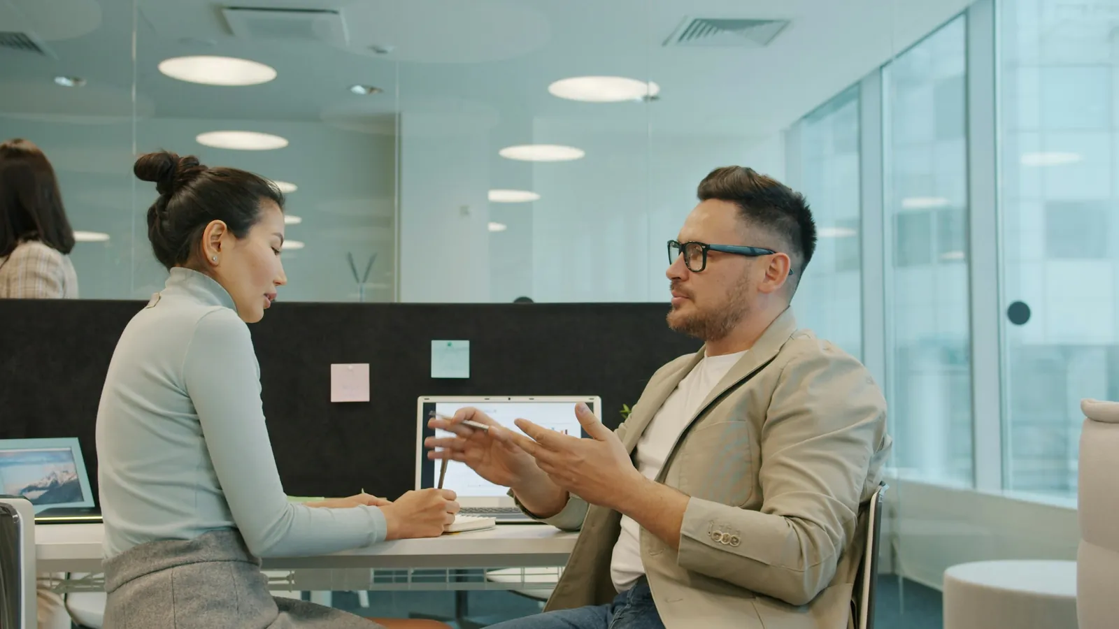 How to Choose Between Business Setup Companies in Dubai