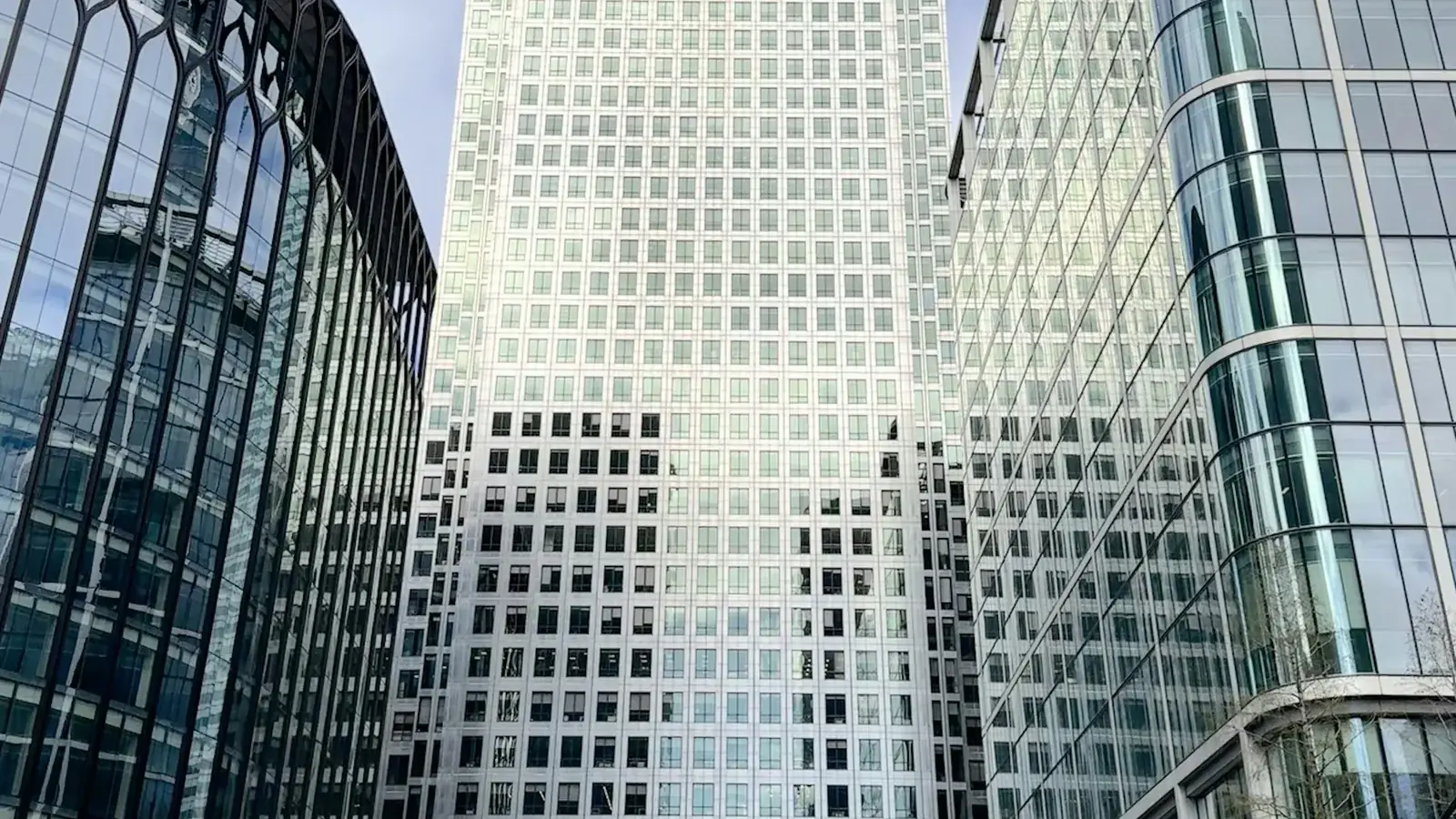 Register a Company in the UK or Dubai? What UK Entrepreneurs Need to Know