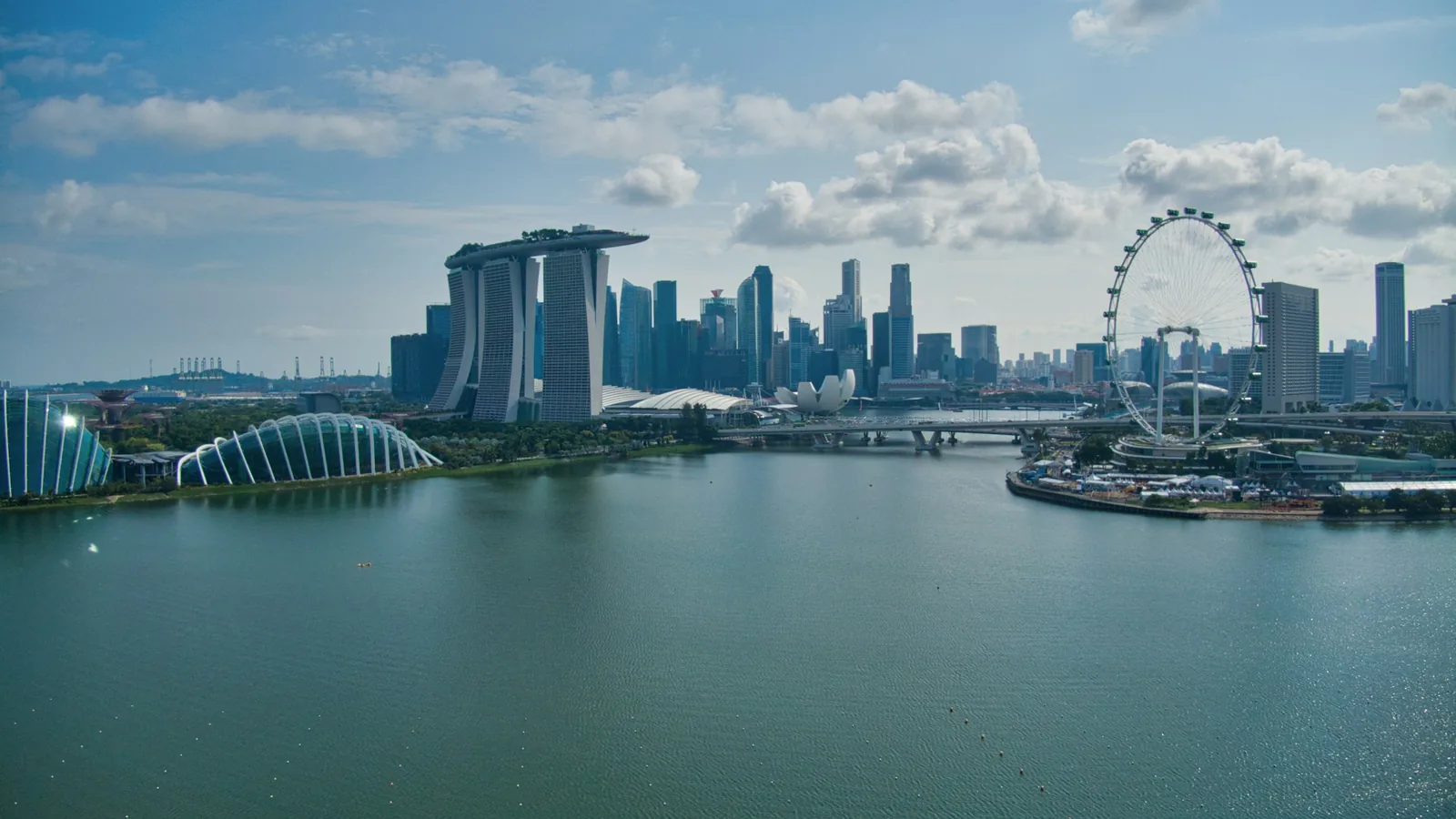 Dubai vs Singapore for Family Offices: A 2026 Comparison