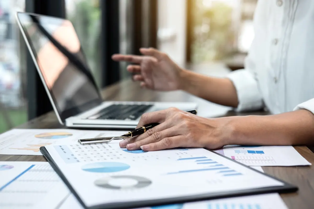 An accountant checking a supplier's financial statements, the kind of verification FTA Decision 13 now requires before input tax is deducted